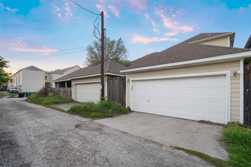 2 Car Garage with Alley Access