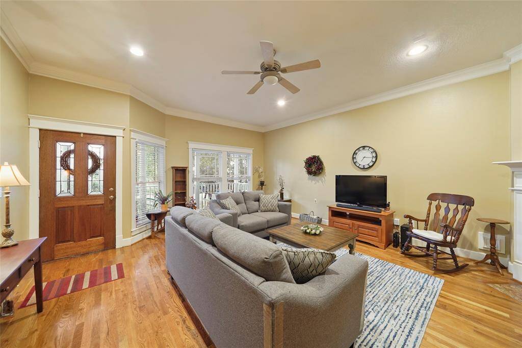 Living Room - view 1