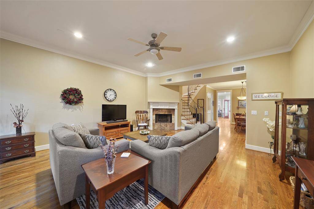 Living Room - view 3