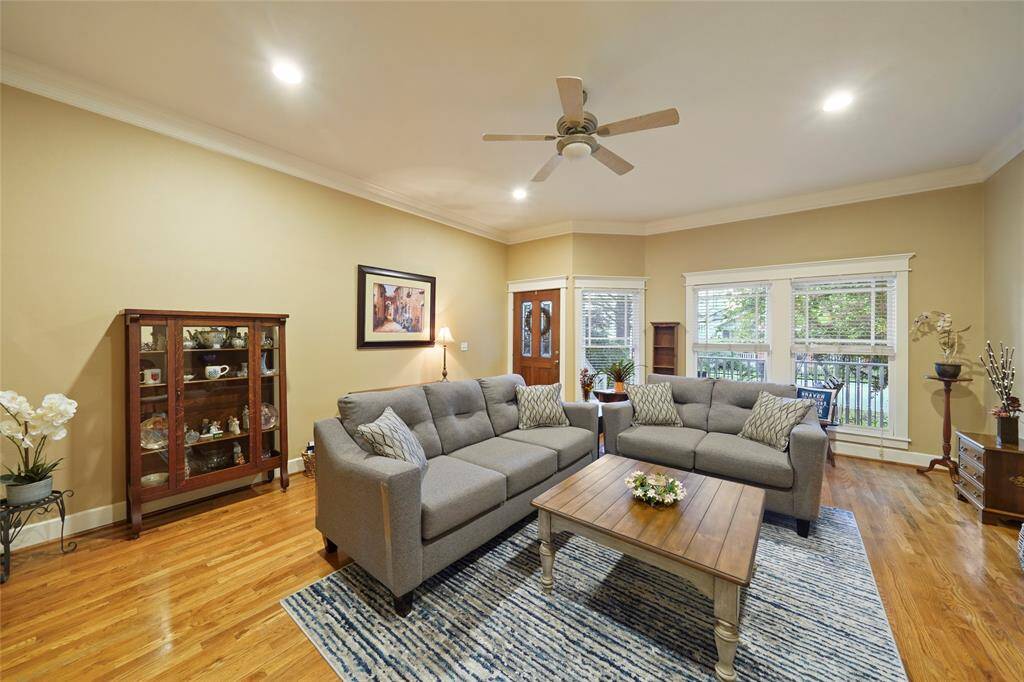 Living Room - view 5