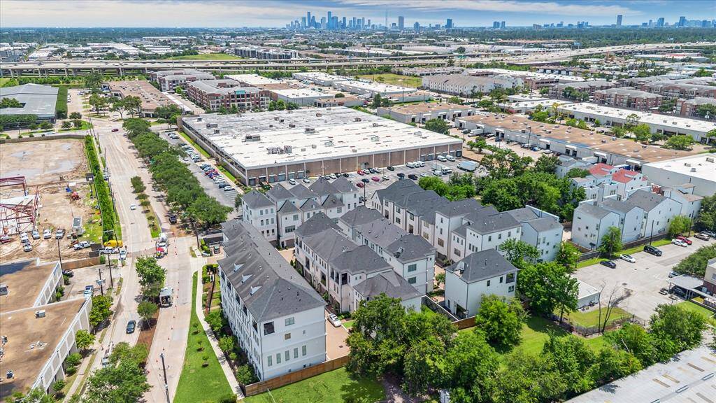 Beautiful gated community in the heart of Spring Branch just moments from everything Houston has to offer!
