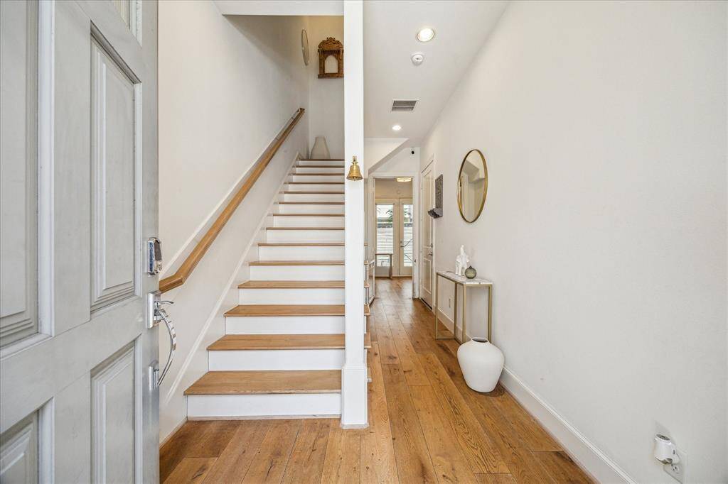 Beautiful entrance to your home.