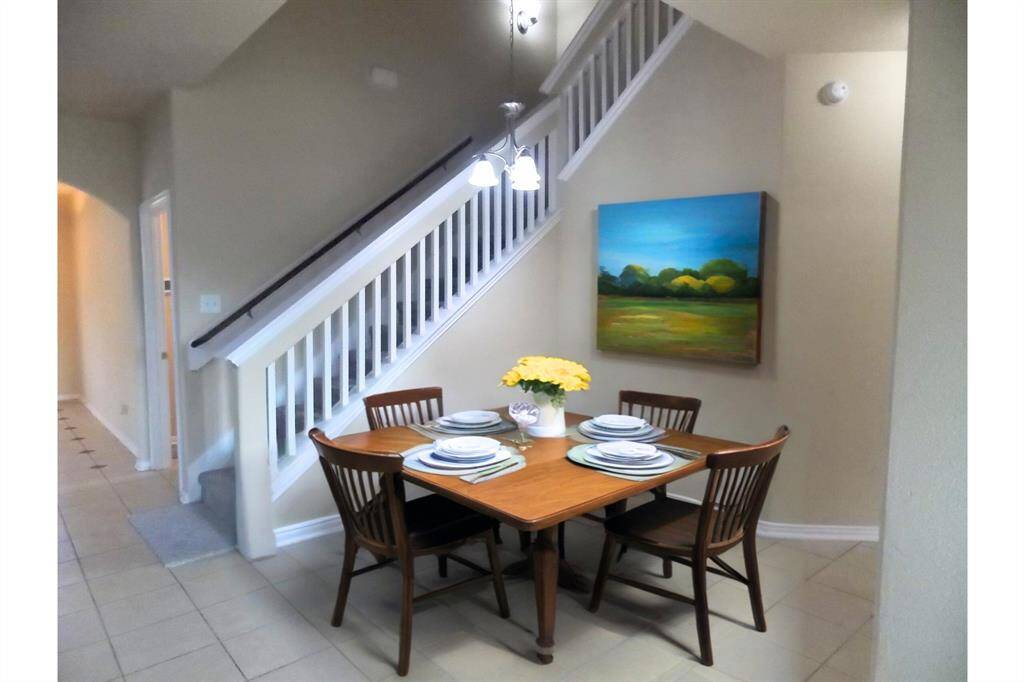 Breakfast area virtually staged