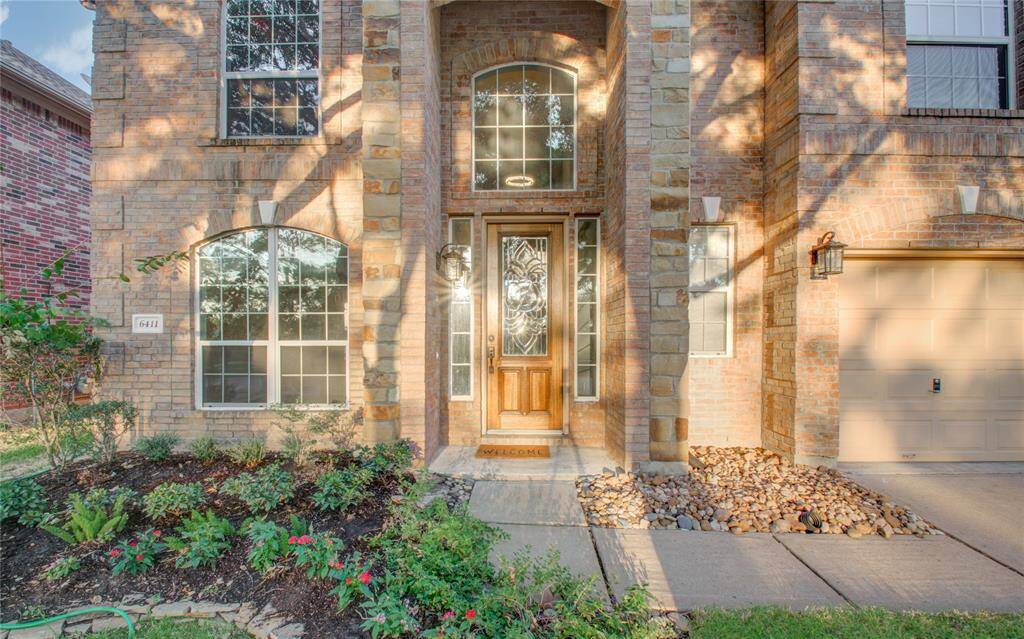 Front Entrance with well maintained landscaping!