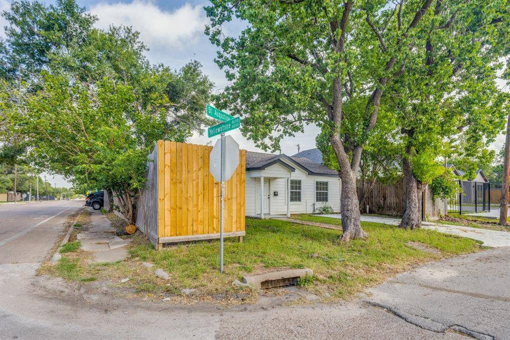 Cute Craftsman in the Heart of South Side Houston.  4 Bedroom 2 bath with private backyard.