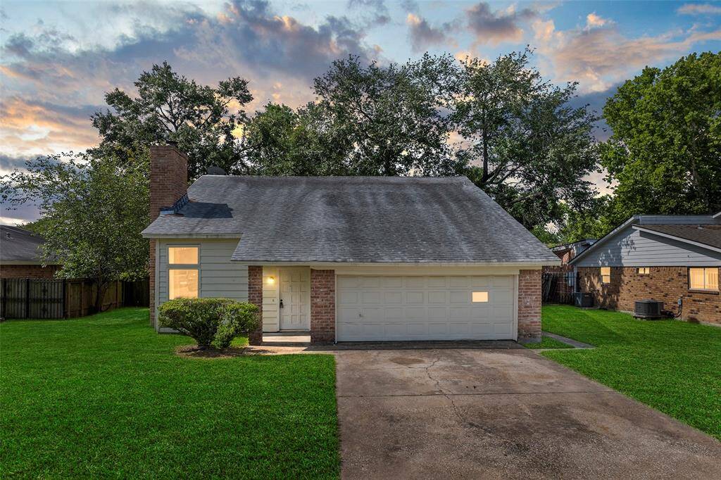 Welcome to 6639 Feather Creek in Northwest Park!