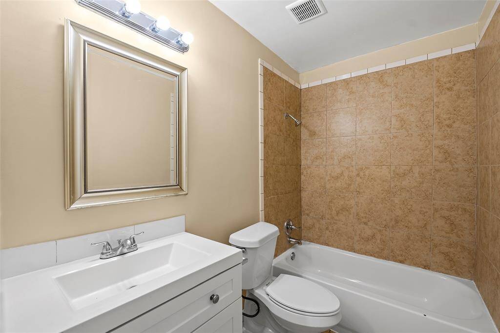 A full-sized bathroom complete with shower/tub combination with tile surround!