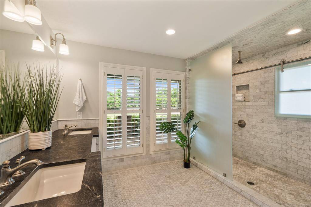 They say “It’s all about Kitchens and Bath’s”. Well, the Kitchen is worth of the cover of Kitchens and Baths, and so is this Primary Bath.