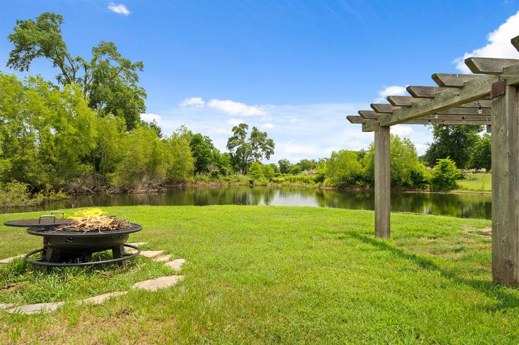 The Island is not only visually stunning, it also includes an arbor for both aesthetics and function. It is a perfect entertainment spot too. You can launch your canoe here, cast a line to test your fishing skills, or simply to sit around the fire on a cool fall evening roasting smores.