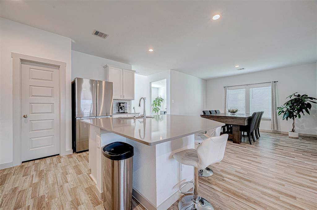 The open layout ensures connectivityto the dining and living spaces,perfect for seamless living.