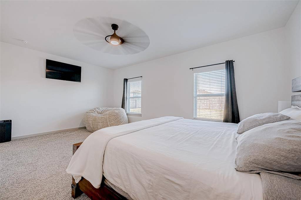 Large windows bathe the room innatural light, creating a peaceful andinviting atmosphere.