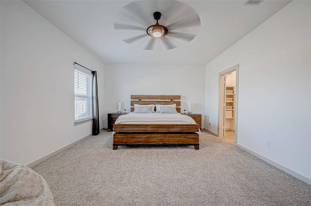 This expansive and serene primarybedroom serves as a tranquil retreat,offering plenty of space to unwindand personalize. The adjoining ensuite bathroom completes therejuvenating experience.