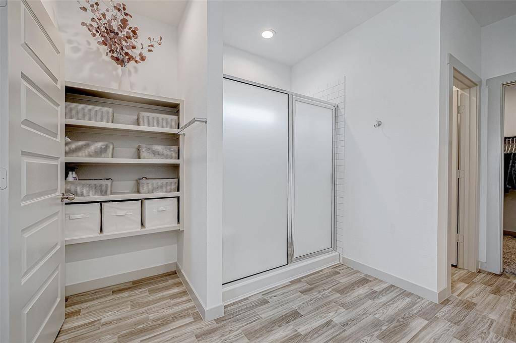 The enclosed shower area enhancesthis bathroom's functionality andcomfort. A shelf also providesadditional storage beyond the vanity.