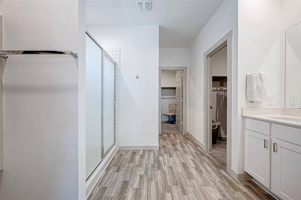The enclosed shower area enhancesthis bathroom's functionality andcomfort. A shelf also providesadditional storage beyond the vanity.