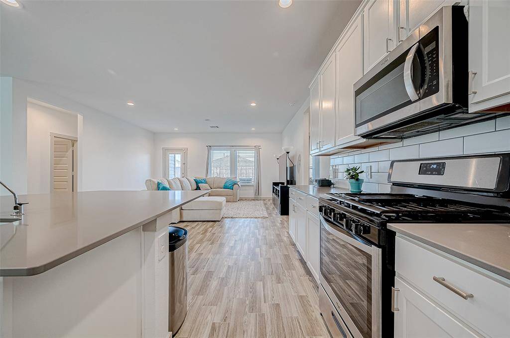 Spacious countertops make mealpreparation a breeze.