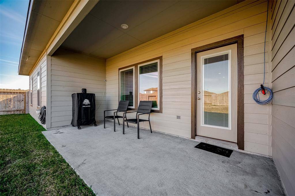 The covered patio provides a shadedspace pefect for relaxing, enhancingthe outdoor living experience.