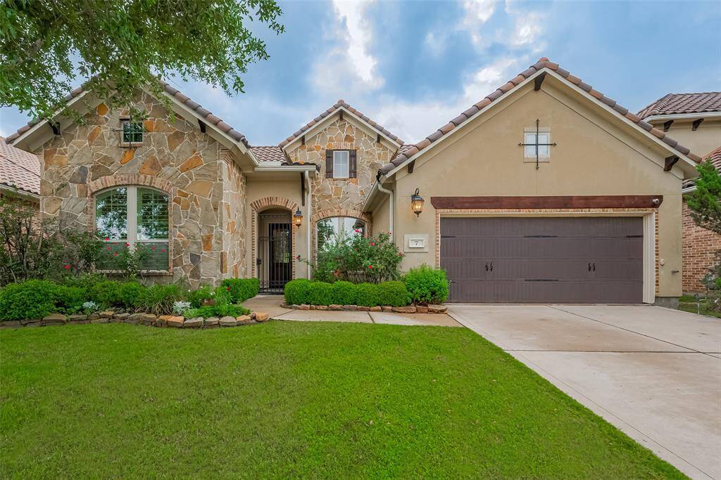 3 bedrooms, 3.5 bathrooms, 3 car garage, large patio, professional landscaping, lakefront, stone stucco exterior. Updated carriage lighting, recessed LED entry porch light. Solid mahagony wood door with leaded glass decorative inset, entry porch with slate tile, iron gated entry, mosquito system around the front of the home as well as the side and backyard and back patio.