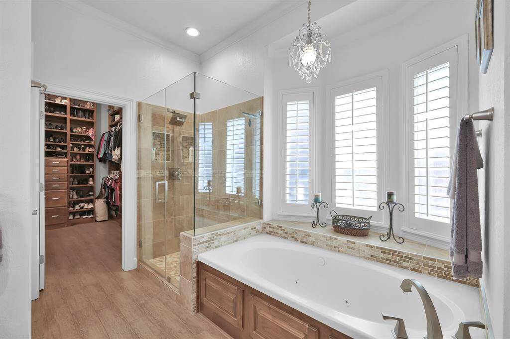 Separate shower and tub in master bedroom
