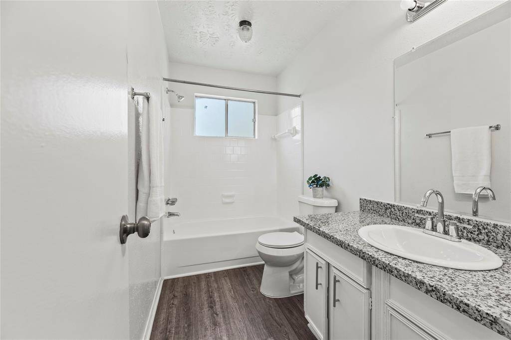 The second full upstairs bath.