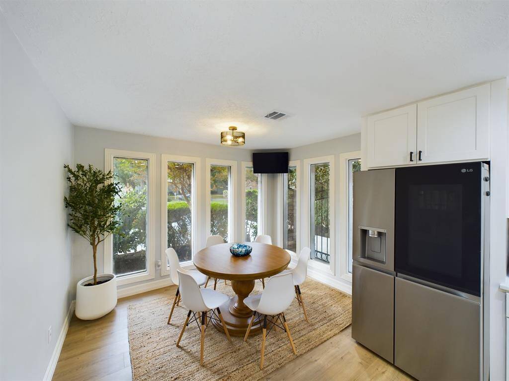 Charming, Light and Bright Breakfast Room