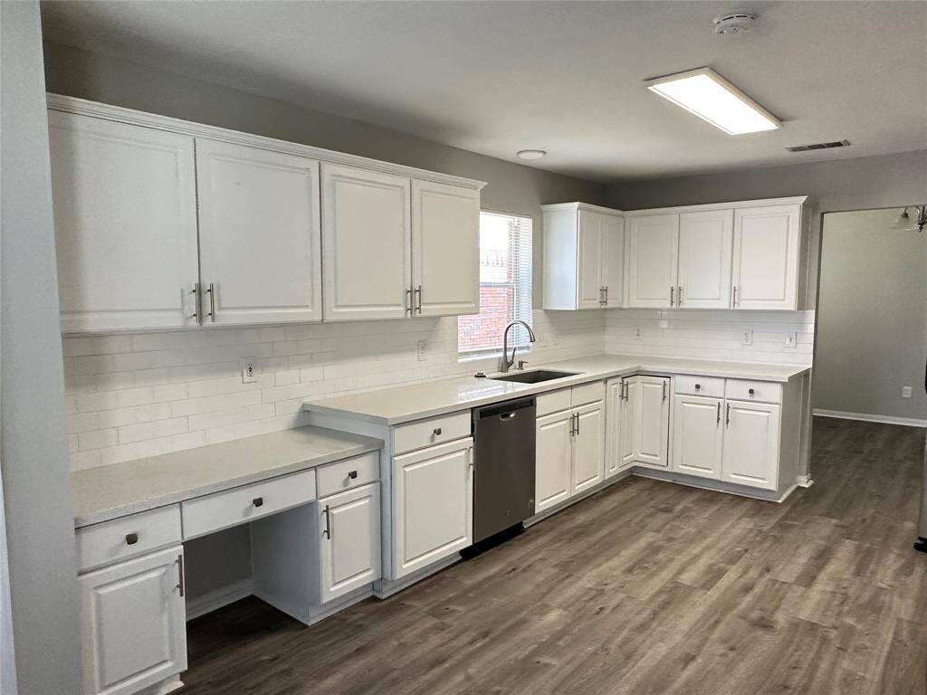 Just had to show you this photo first.  You're gonna LOVE this home, especially the kitchen.