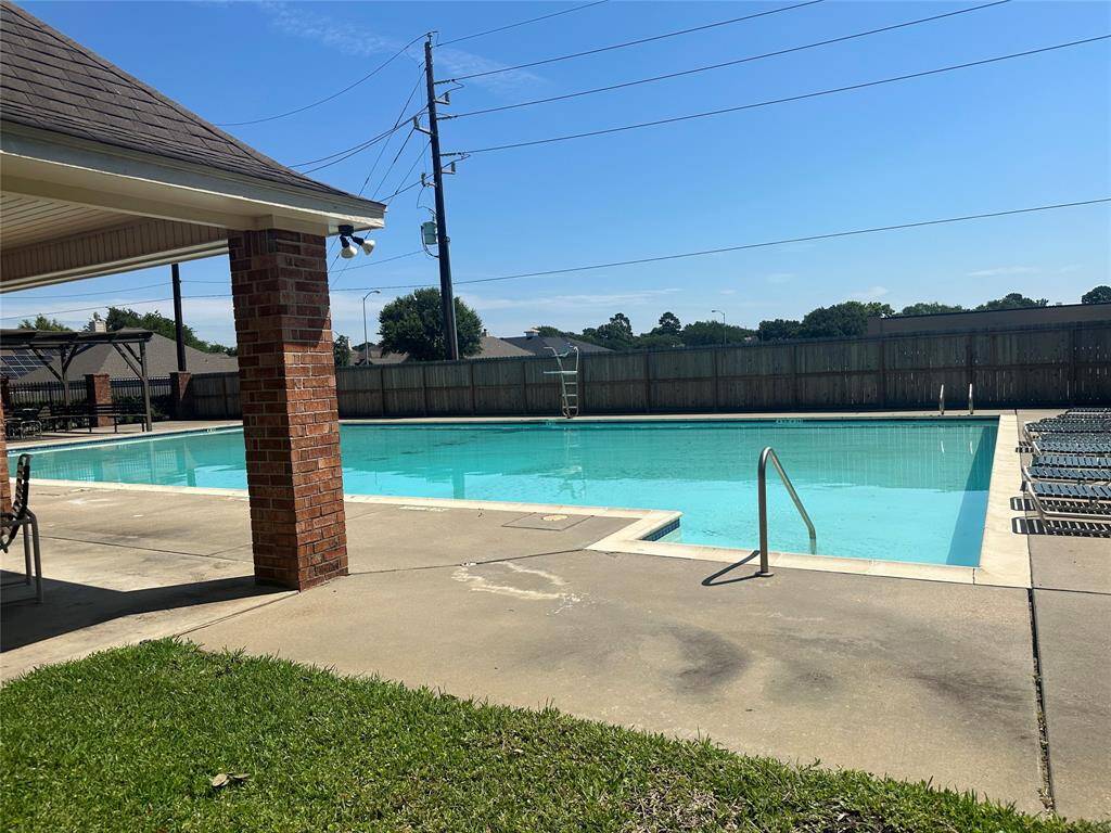 Right down the street, near Cimarron Elementary school is the recreation center for Heritage Square.