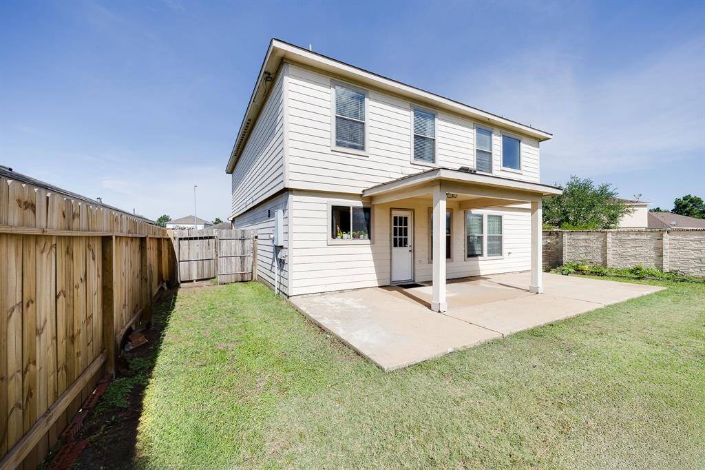 Angled rear view captures extra yard space and dual patio access—ideal for pets or gardening.