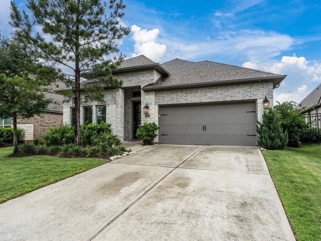 This beautiful Perry home is located across from a green space making this a premium location.