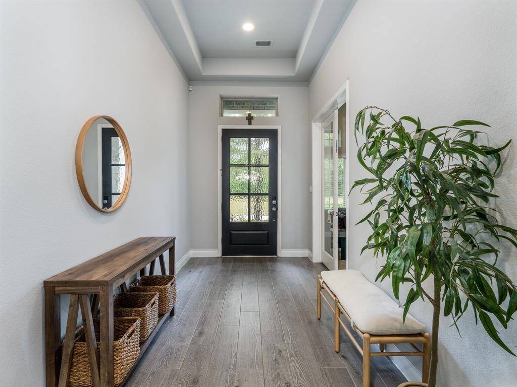 Welcome home! Glass paned wood front door streams light into the entry.