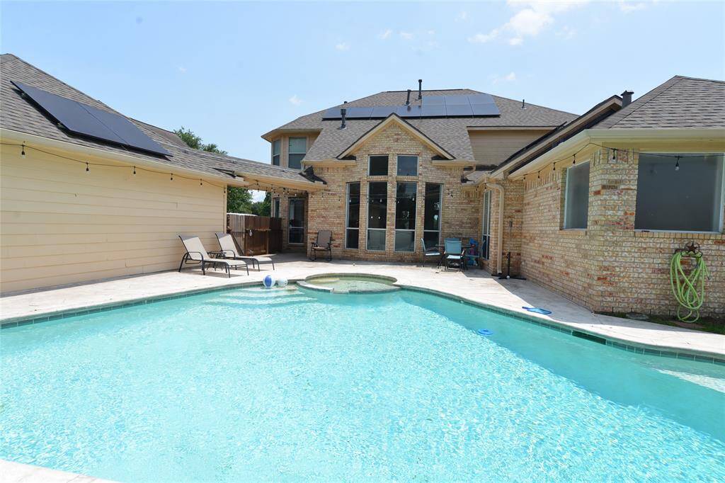Large Pool & Spa