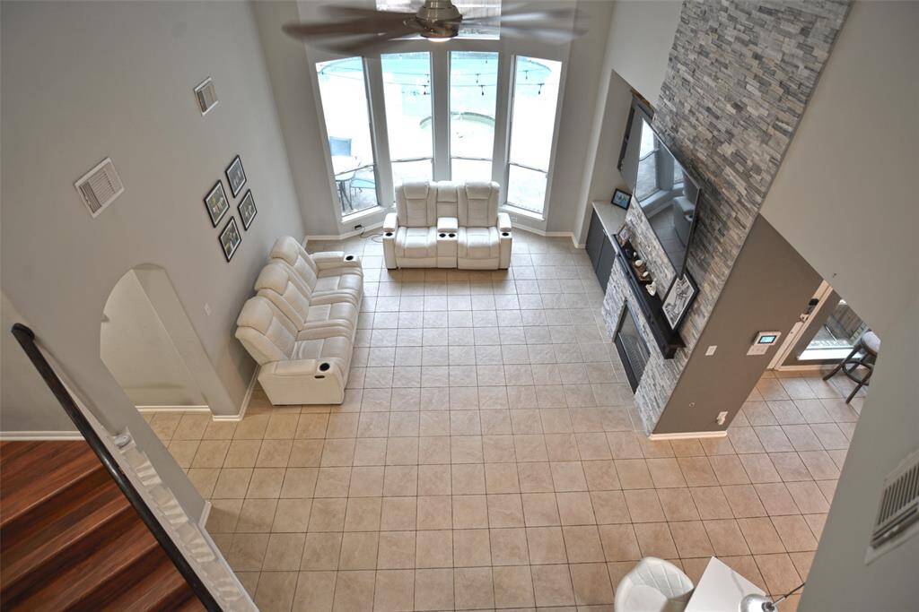 2-story family room