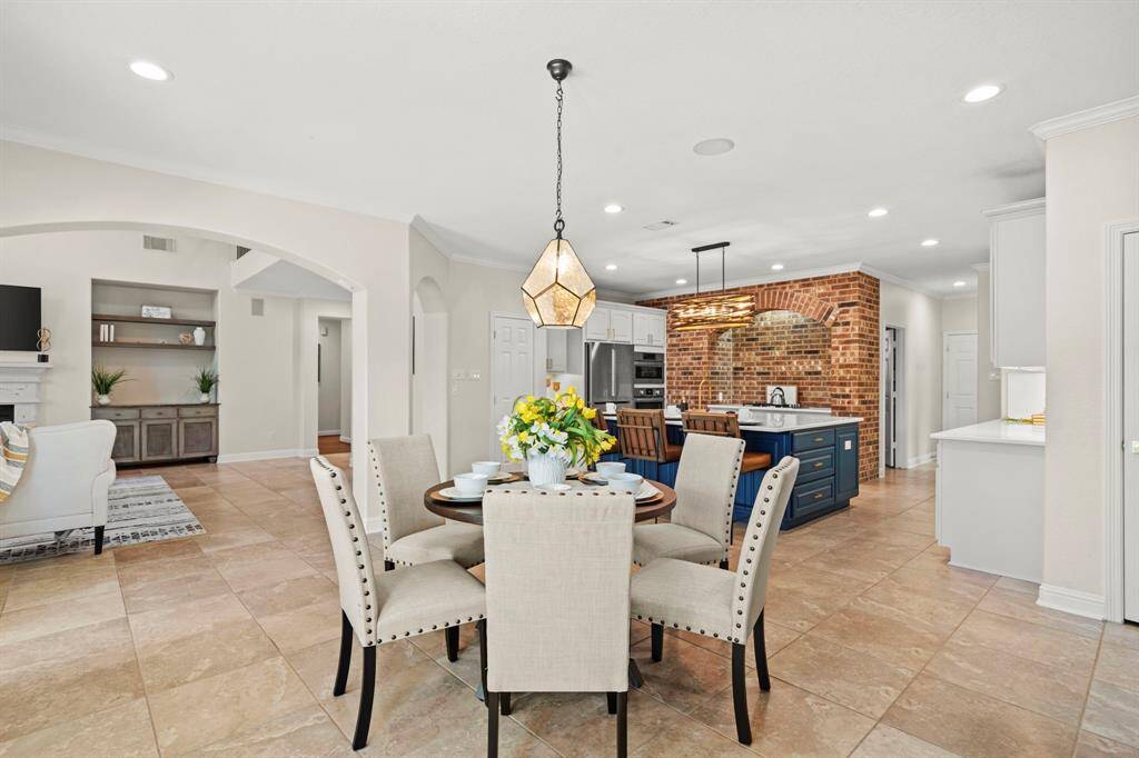 This thoughtfully designed homeseamlessly connects the kitchen witha charming breakfast area.