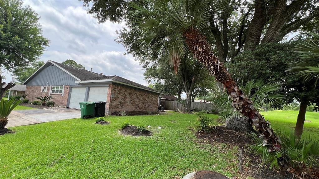 Garage and driveway located on the side with easy in and out access.