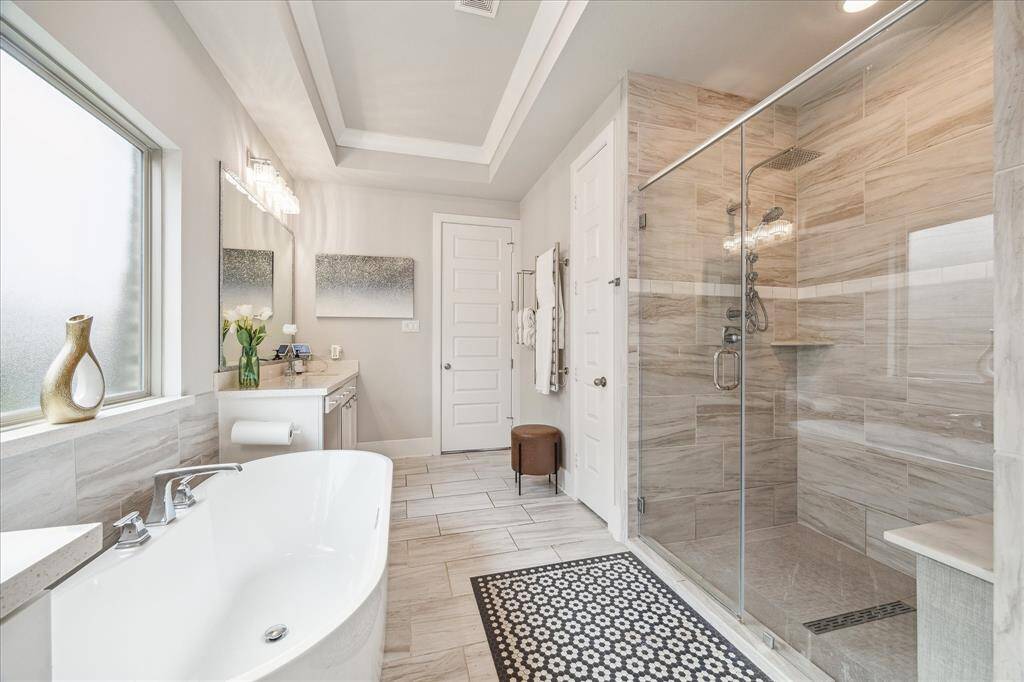 Primary en-suite