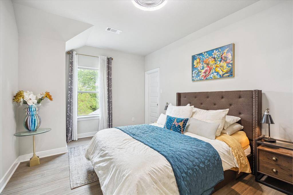 Guest bedroom
