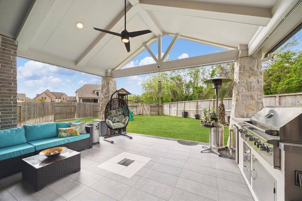 Outdoor kitchen