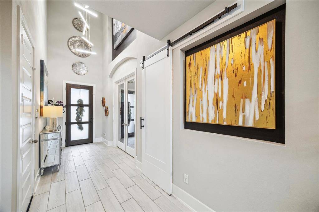 Welcoming Foyer!!