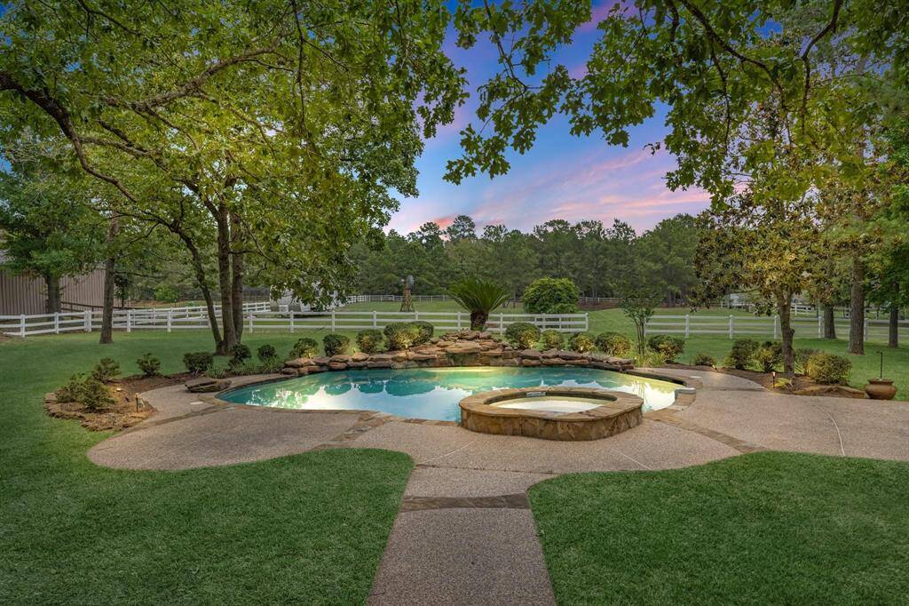 Nice size Pool/Spa