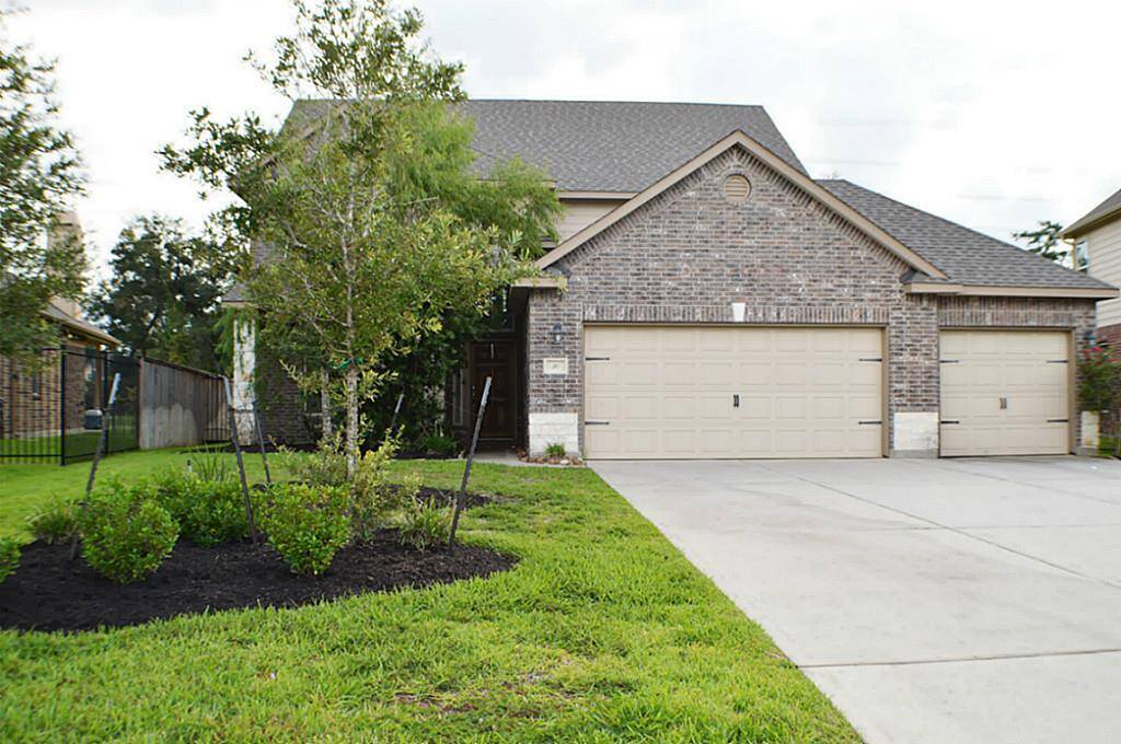 This two story home has great curb appeal and features 4 bedrooms & 3 1/2 baths, a study and an upstairs gameroom.
