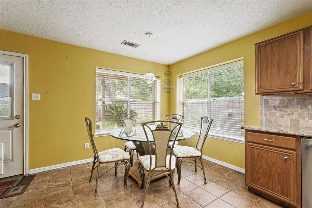 Living room into kitchen and breakfast area