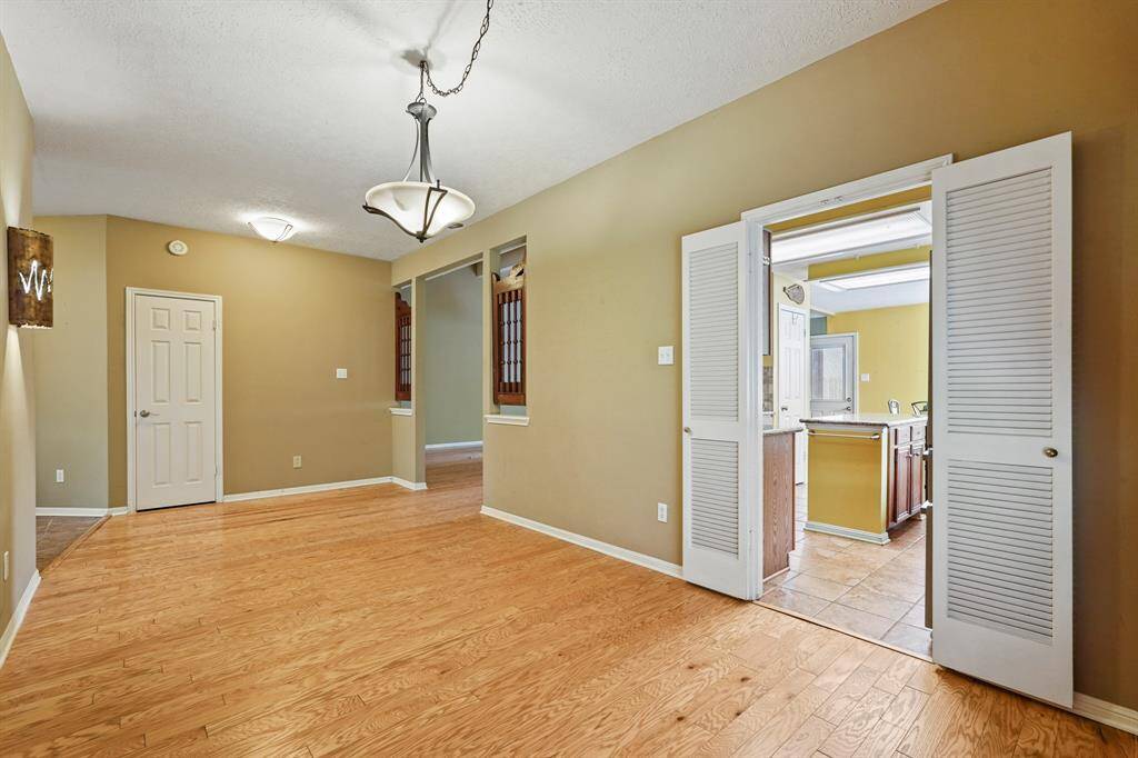 Spacious Dining