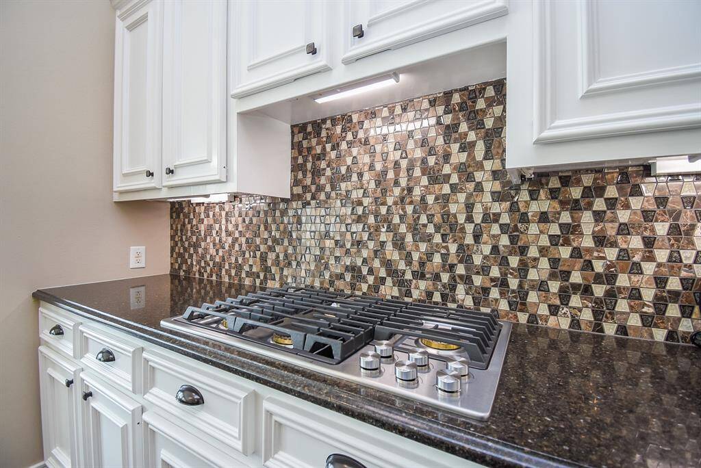 High end gas cooktop updated in 2022.  You just might be thinking "all is well in my world" even while you are cooking in this fabulous kitchen.