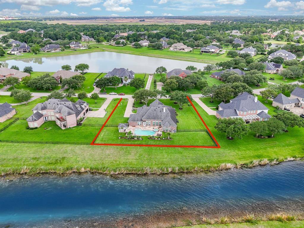 Gorgeous lake view behind this stately home. Sprawling one story on 3/4 acres surrounded by lakes, fishing and deer.