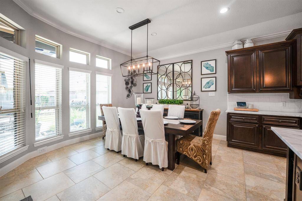 Spacious dining area perfect for any table size, ideal for both casual breakfasts and formal dinners.
