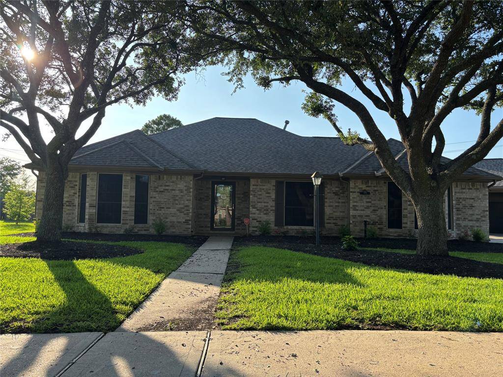 Popular Cervelle 322 plan with updates throughout.