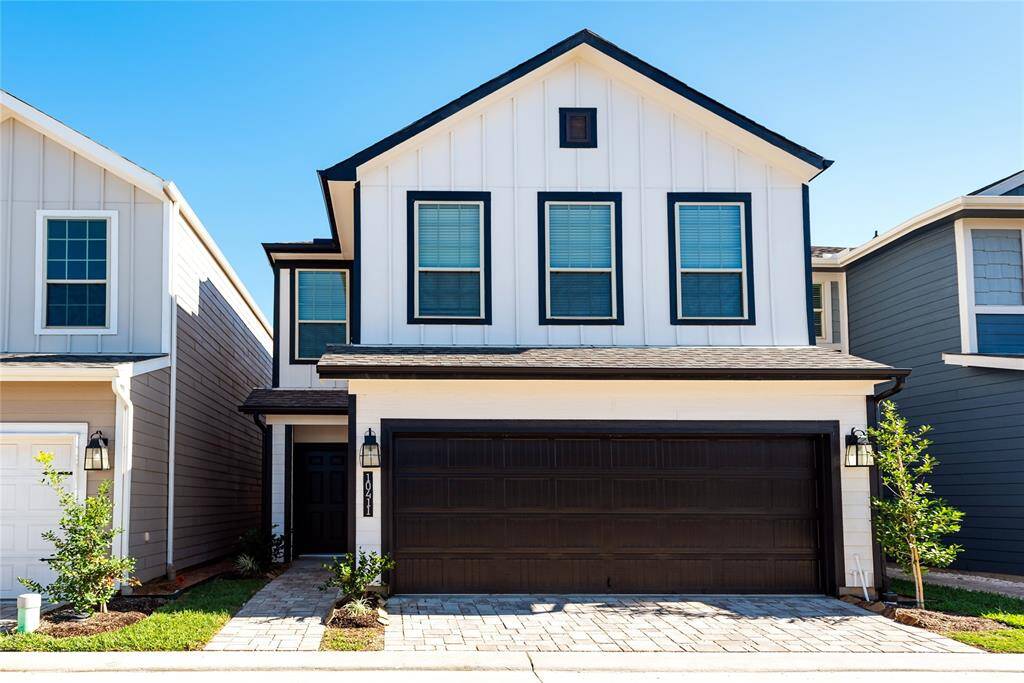 This is a modern two-story  3 bedrooms /2.5 bath house in the gated community and convenient location.