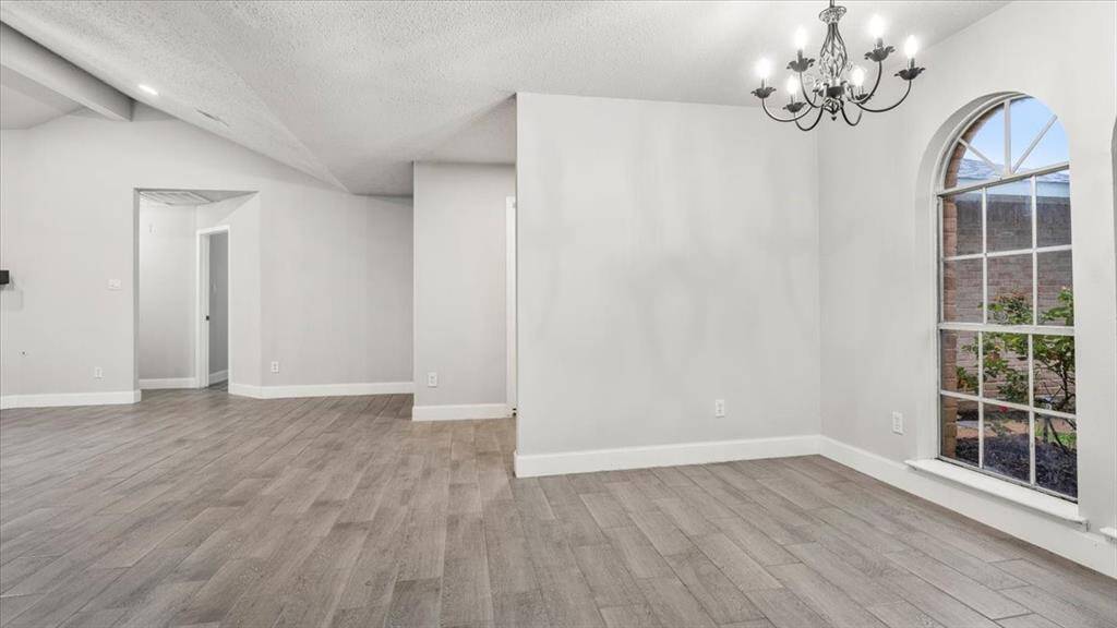 Completely remodeled kitchen. New quartz counter tops installed, new stainless steel appliances.
