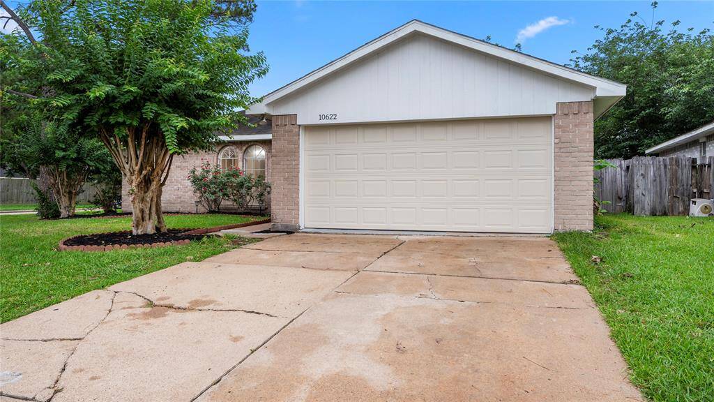 Spacious driveway