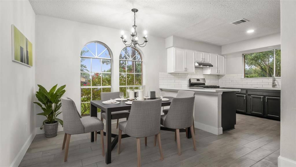 (virtually staged) Open concept kitchen blends in perfectly with your dining/breakfast space.