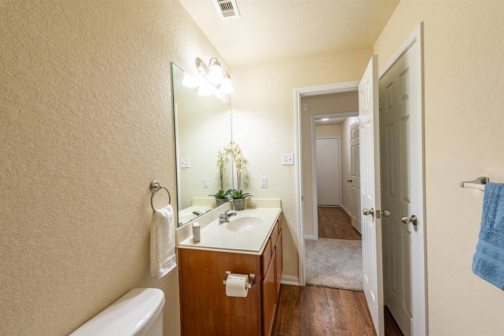 secondary bathroom 2